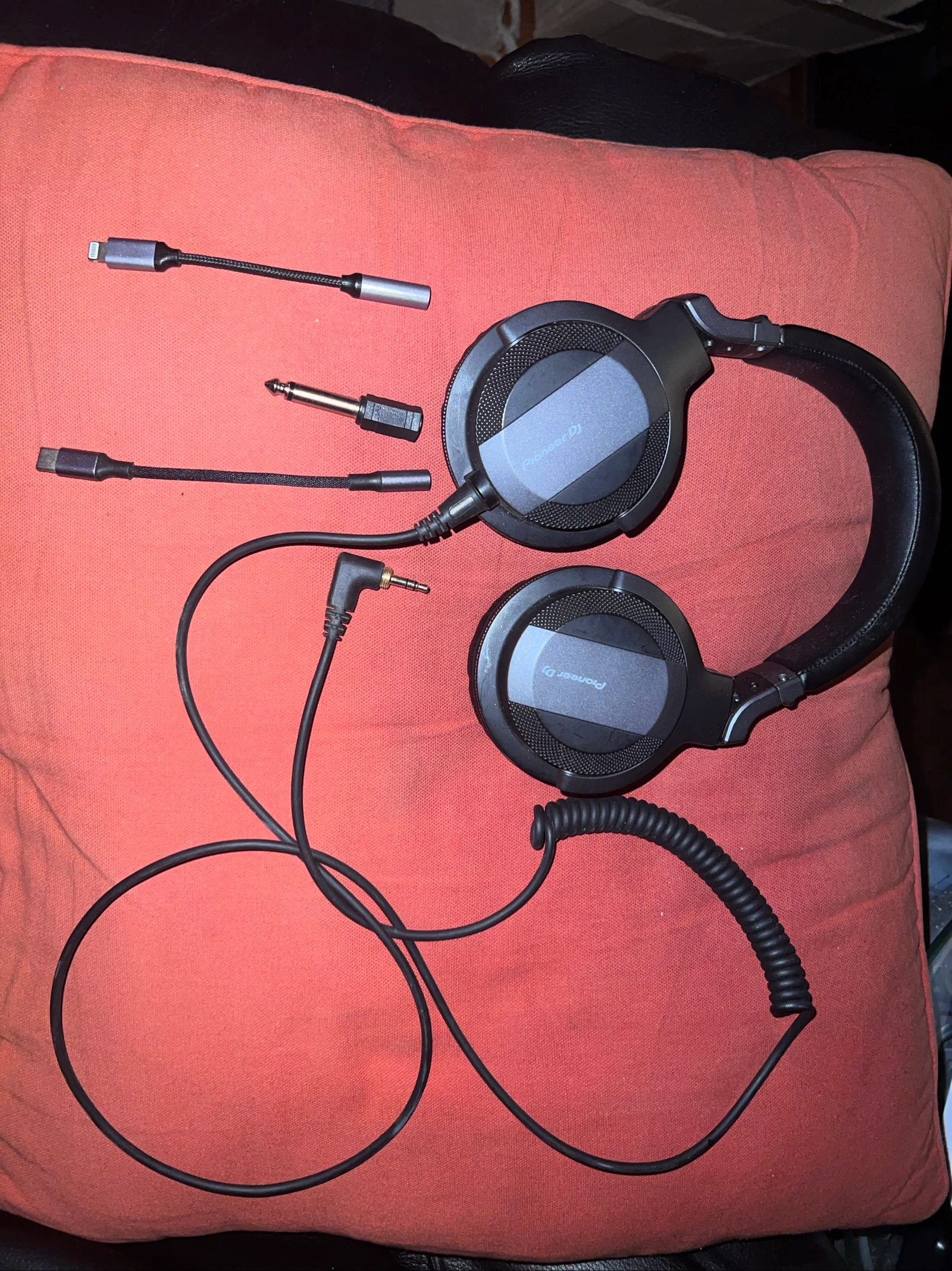 🎧 Pioneer HDJ DJ Headphones – Excellent condition – With Lightning, USB-C and 6.35 mm Jack adapters – photo 2